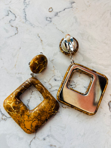 BIJOUX | CRACKLE GOLD OPEN SQUARE DROP CLIP-ON EARRINGS